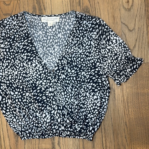 Saltwater Luxe Women’s Crop Keyhole Front Blouse Indigo and White Size Small - Picture 3 of 13